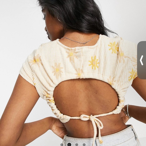 Floral backless top! - Picture 2 of 4